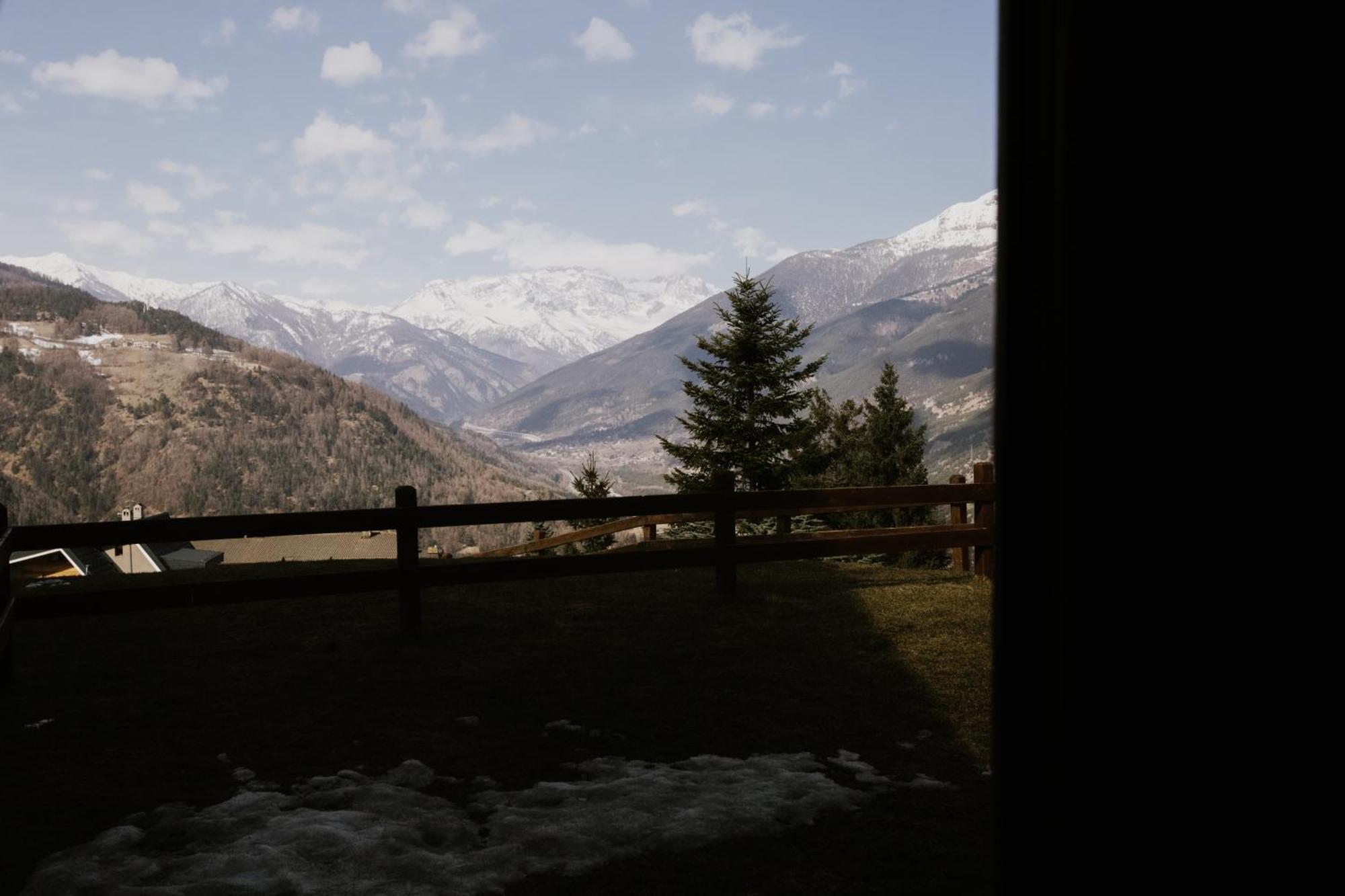 Snowflake Appartamenti Jouvenceaux Oulx Exterior foto